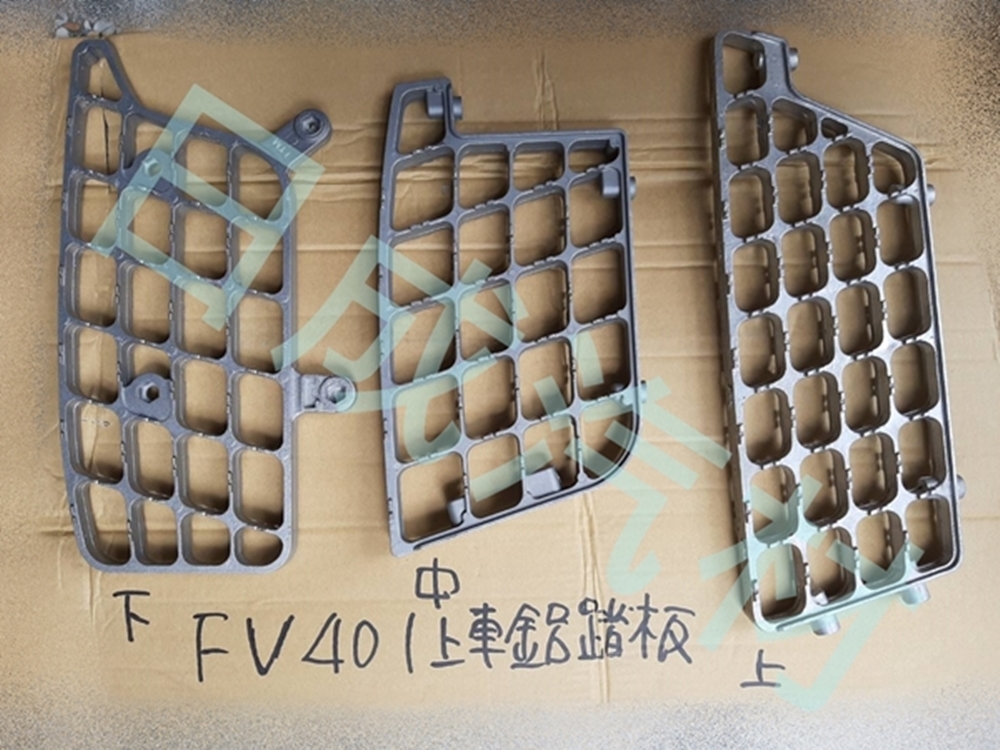 三菱FUSO福壽FV401-13年上/中/下腳踏鋁踏板 - 關閉視窗 >> 可點按圖像